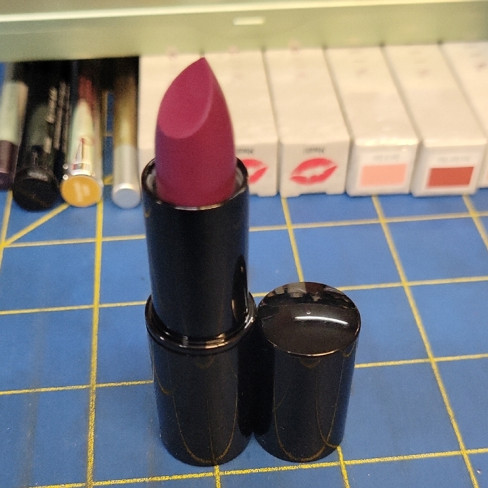 Mally Ultra Chic Garnet Velvet Matte Lipstick 3.5g New